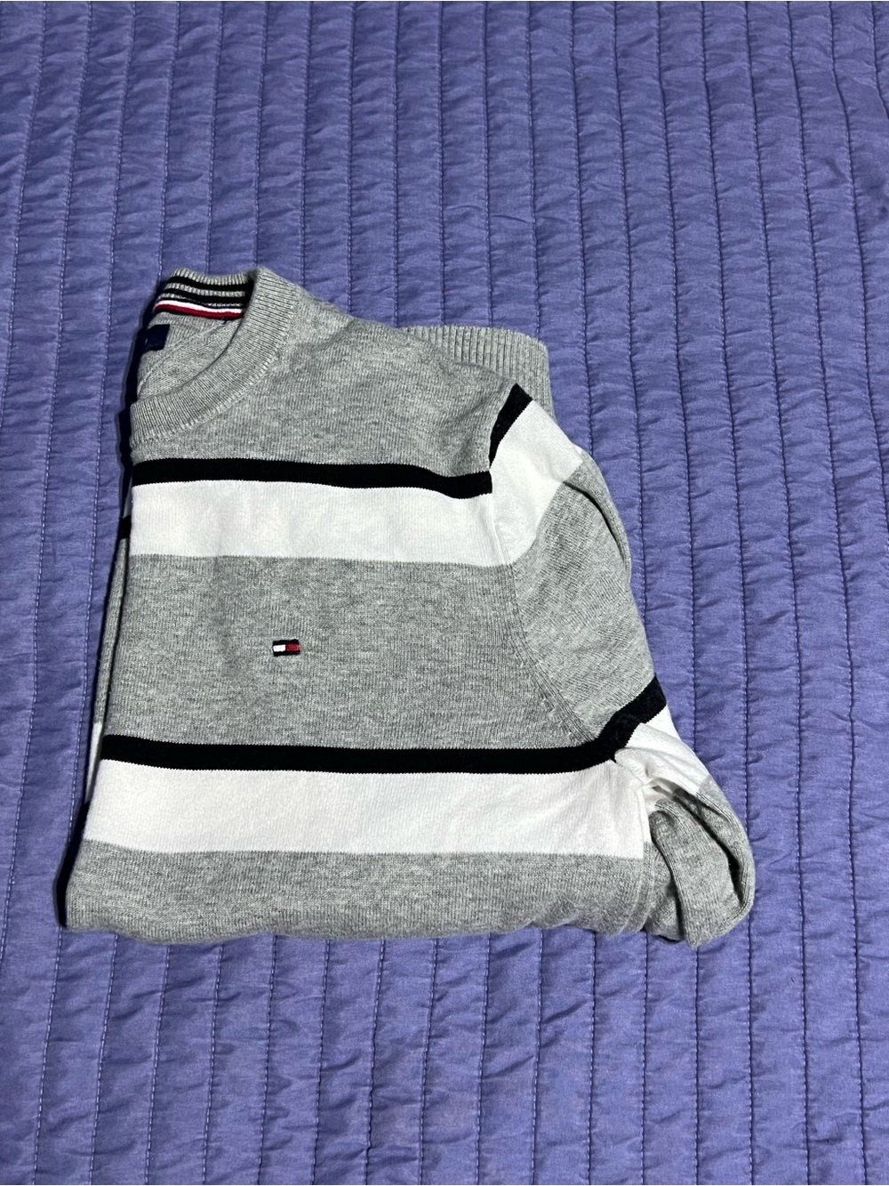 Tommy Hilfiger Men’s Gray, White & Black Striped Crewneck Sweater M size